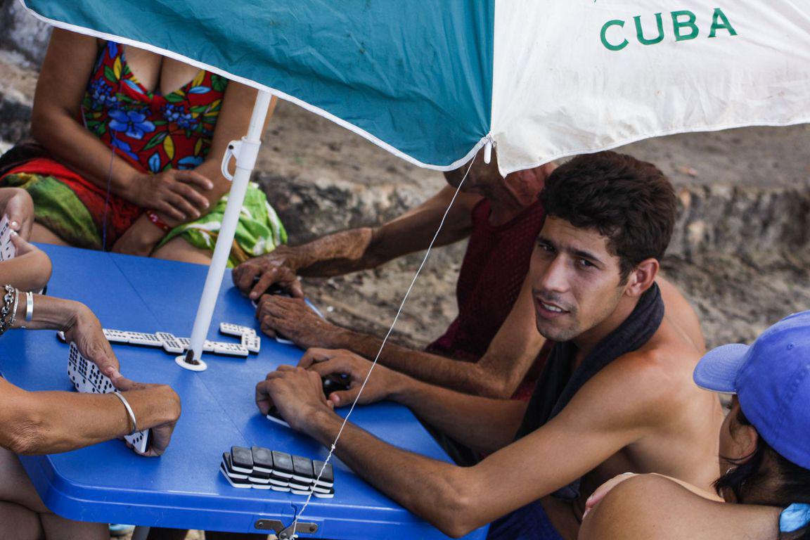 Jeux de dominos à la plage